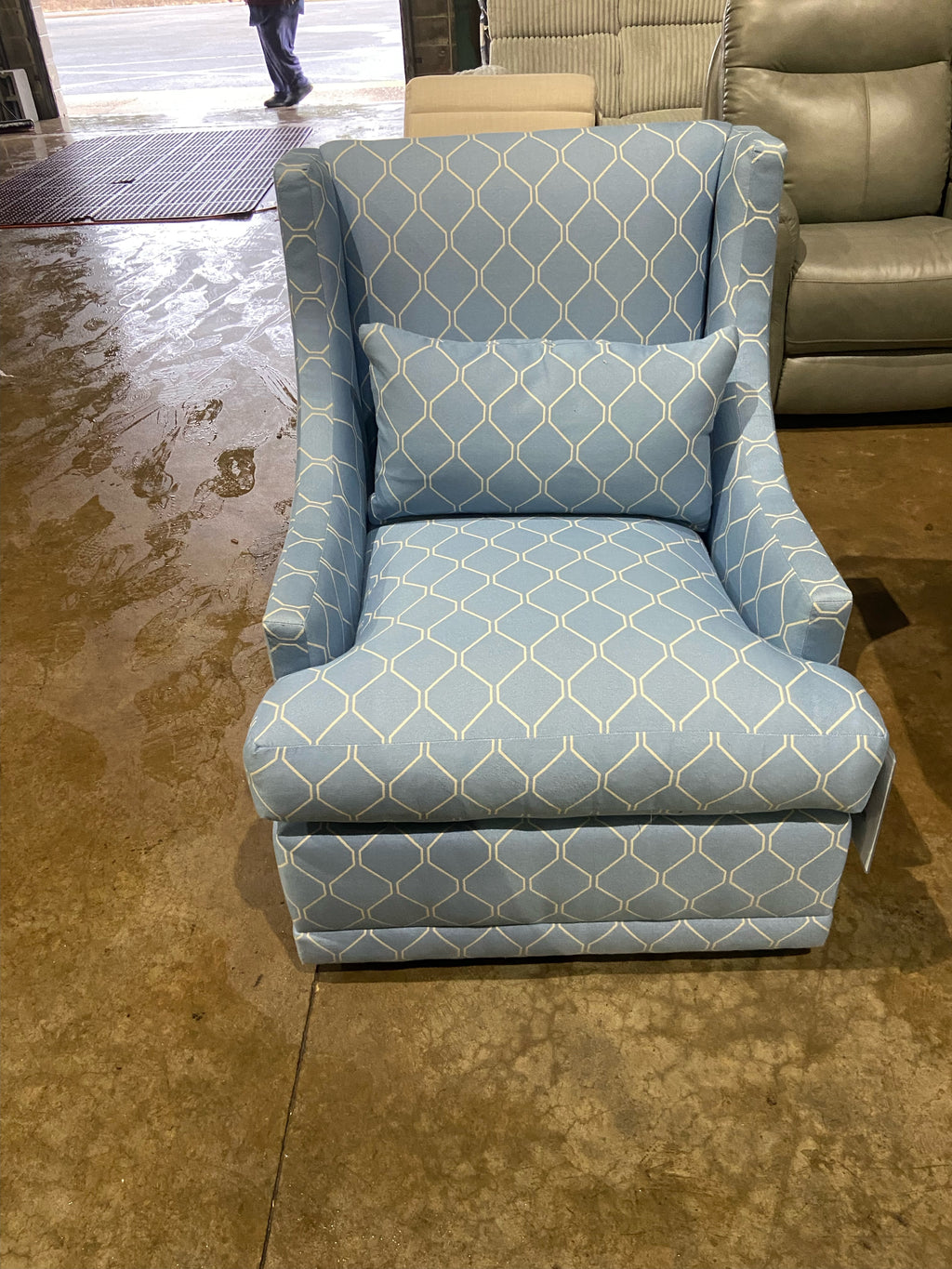 Lindsay Swivel Chair
