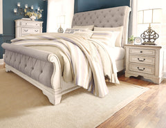 Realyn 3-Drawer Nightstand