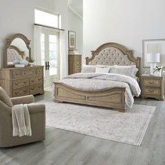 Magnolia Manor 7-Drawer Dresser by Liberty