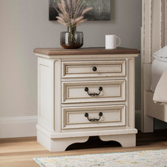 Realyn 3-Drawer Nightstand