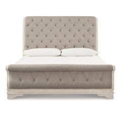 Realyn Upholstered Queen Sleigh Bed