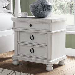 Rowlenstown 3-Drawer Nightstand in White